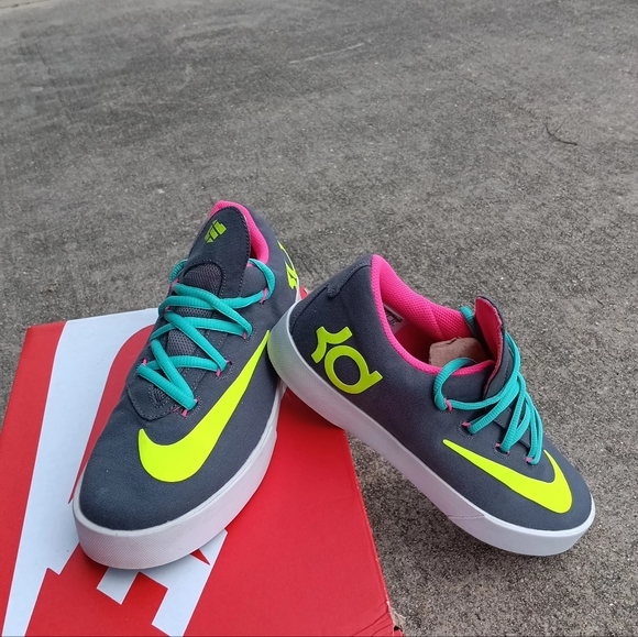 Like NEW Nike KD Trey 5 Grey/Pink/Volt 7.5 Wo (6Y) - Picture 1 of 7